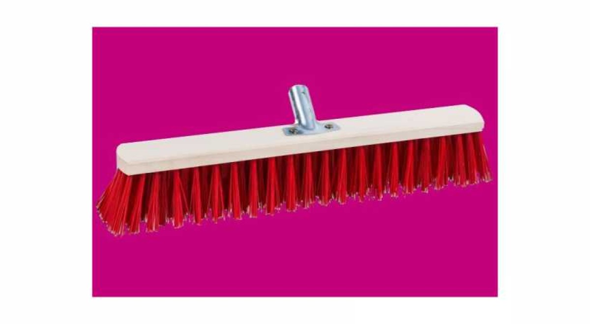 Utcai kefe, erős műanyag szállal, fa nyélre - 600 mm